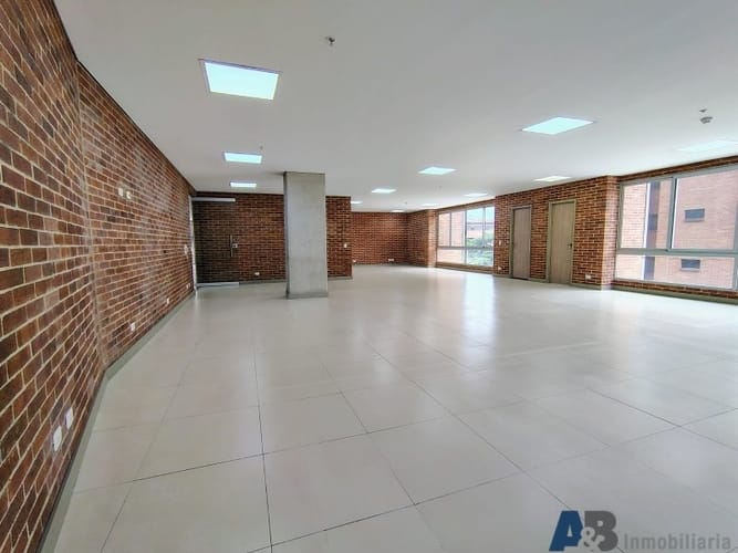 Oficina en arriendo en Castropol, Medellín, 136 m² · foto 5 de 16