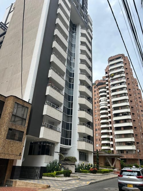 Apartamento de 3 alcobas en venta en Cabecera Del Llano, Bucaramanga, 99 m² · foto 2 de 24