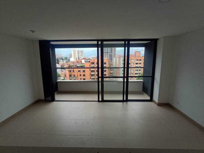 Apartamento de 3 alcobas en venta en Laureles, Medellín, 84 m² · foto 2 de 16