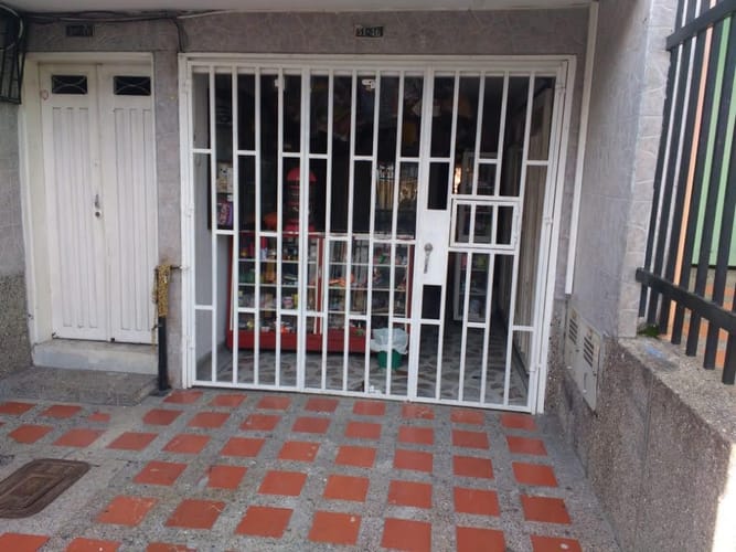 Casa de 4 alcobas en venta en La Milagrosa, Medellín, 124 m² · foto 2 de 9