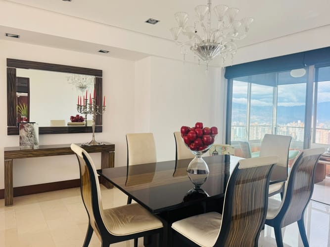Apartamento de 3 alcobas en venta en El Poblado, Medellín, 432 m² · foto 8 de 21