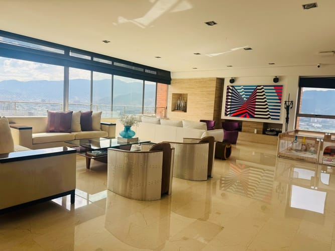 Apartamento de 3 alcobas en venta en El Poblado, Medellín, 432 m² · foto 3 de 21