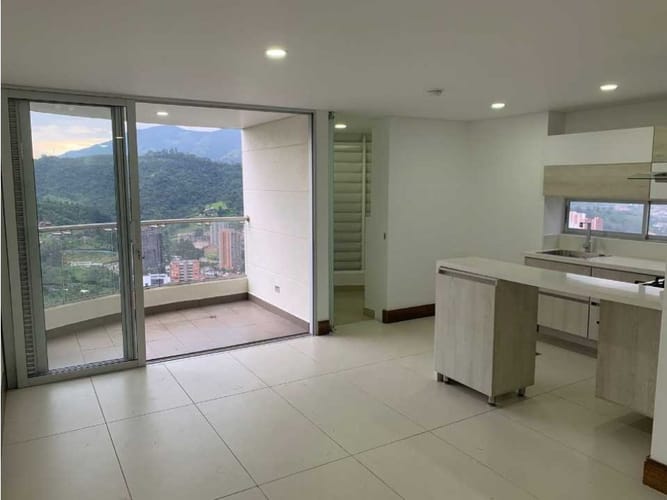 Apartamento de 3 alcobas en venta en Las Lomitas, Sabaneta, 104 m² · foto 2 de 18