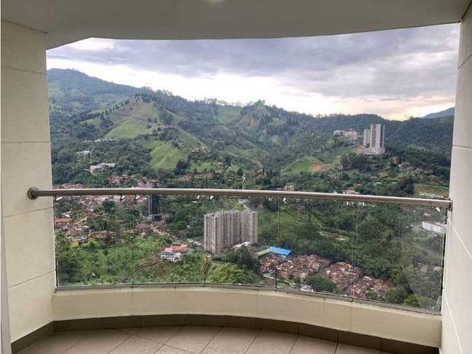 Apartamento de 3 alcobas en venta en Las Lomitas, Sabaneta, 104 m² · foto 3 de 18