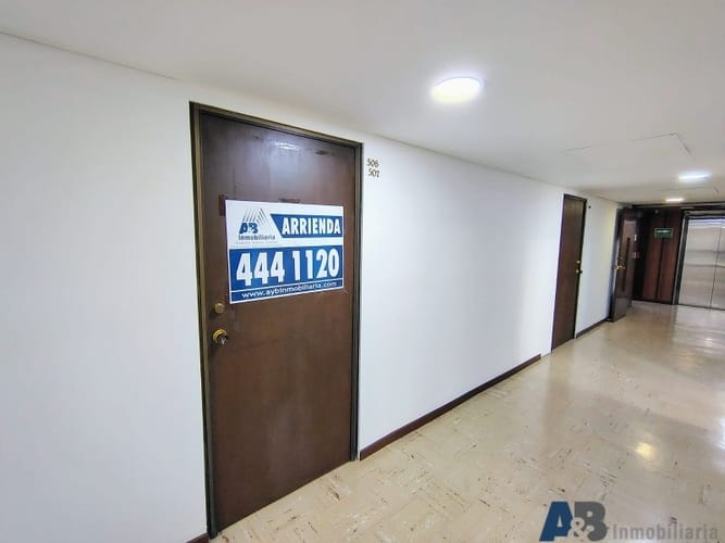 Oficina en arriendo en La Candelaria, Medellín, 44 m² · foto 2 de 13