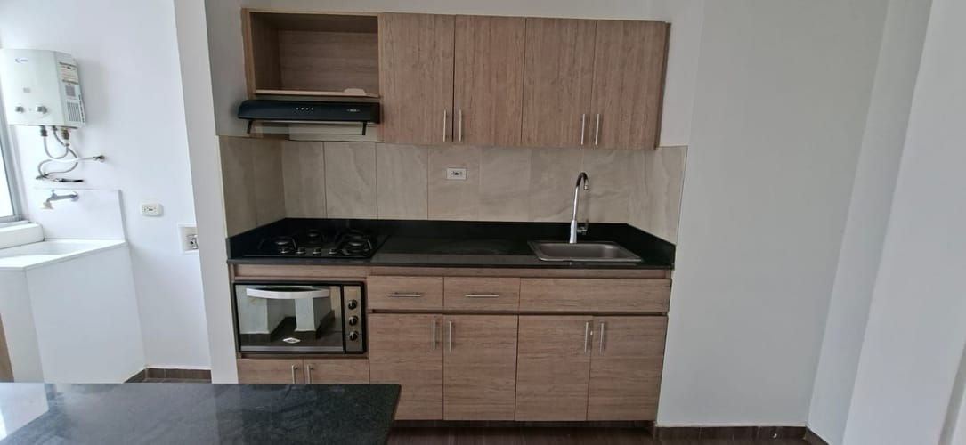Apartamento de 3 alcobas en arriendo en Prados De Sabaneta, Sabaneta, 75 m² · foto 2 de 23