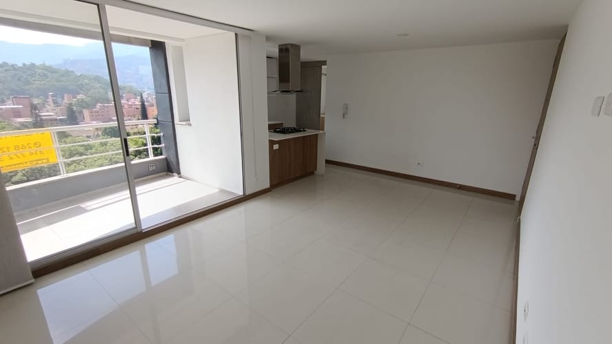Apartamento de 3 alcobas en arriendo en Laureles, Medellín, 85 m² · foto 3 de 16