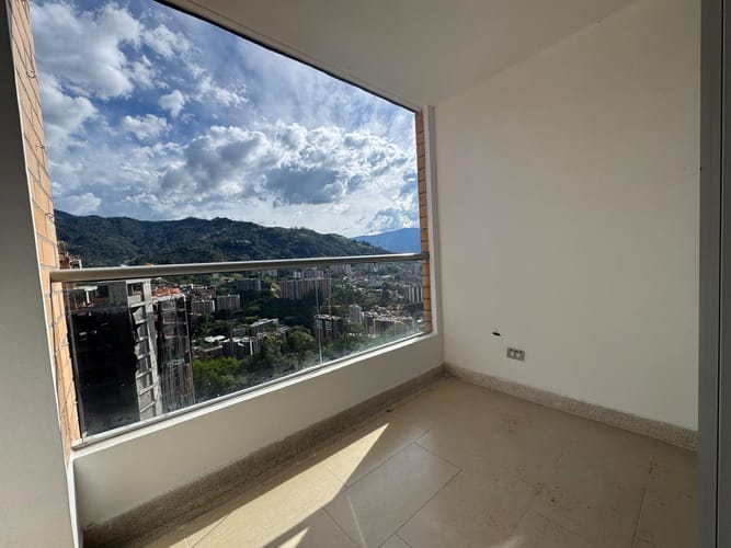 Apartamento de 2 alcobas en arriendo en Camino Verde, Envigado, 72 m² · foto 2 de 16