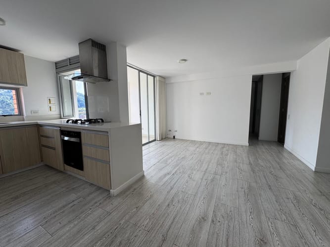 Apartamento de 2 alcobas en arriendo en Camino Verde, Envigado, 72 m² · foto 4 de 16