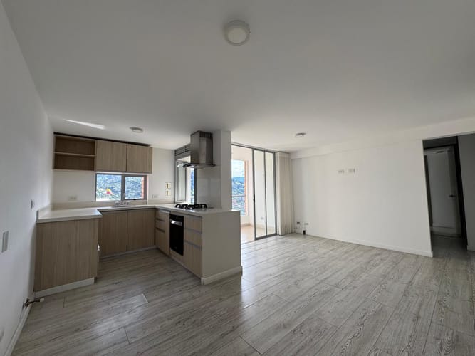 Apartamento de 2 alcobas en arriendo en Camino Verde, Envigado, 72 m² · foto 5 de 16