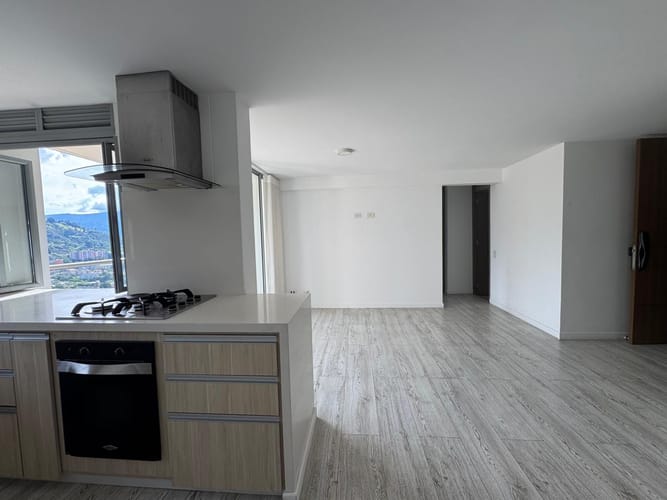 Apartamento de 2 alcobas en arriendo en Camino Verde, Envigado, 72 m² · foto 6 de 16