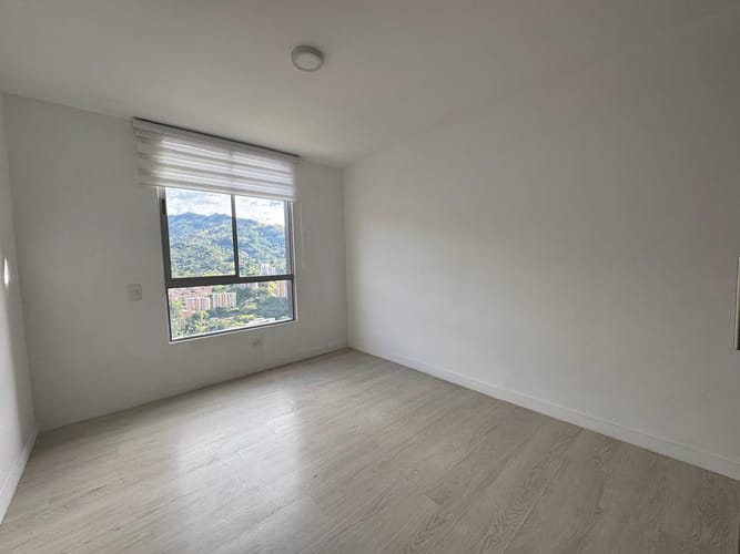 Apartamento de 2 alcobas en arriendo en Camino Verde, Envigado, 72 m² · foto 14 de 16
