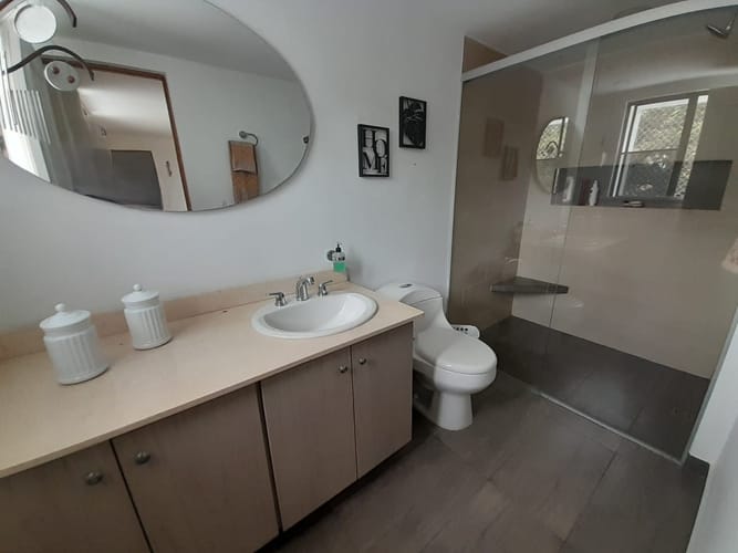 Apartamento de 3 alcobas en arriendo en Los Naranjos, Medellín, 135 m² · foto 14 de 18