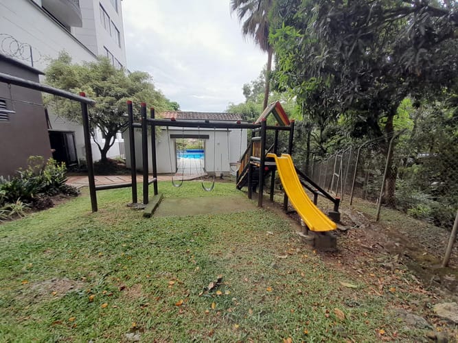 Apartamento de 3 alcobas en arriendo en Los Naranjos, Medellín, 135 m² · foto 18 de 18