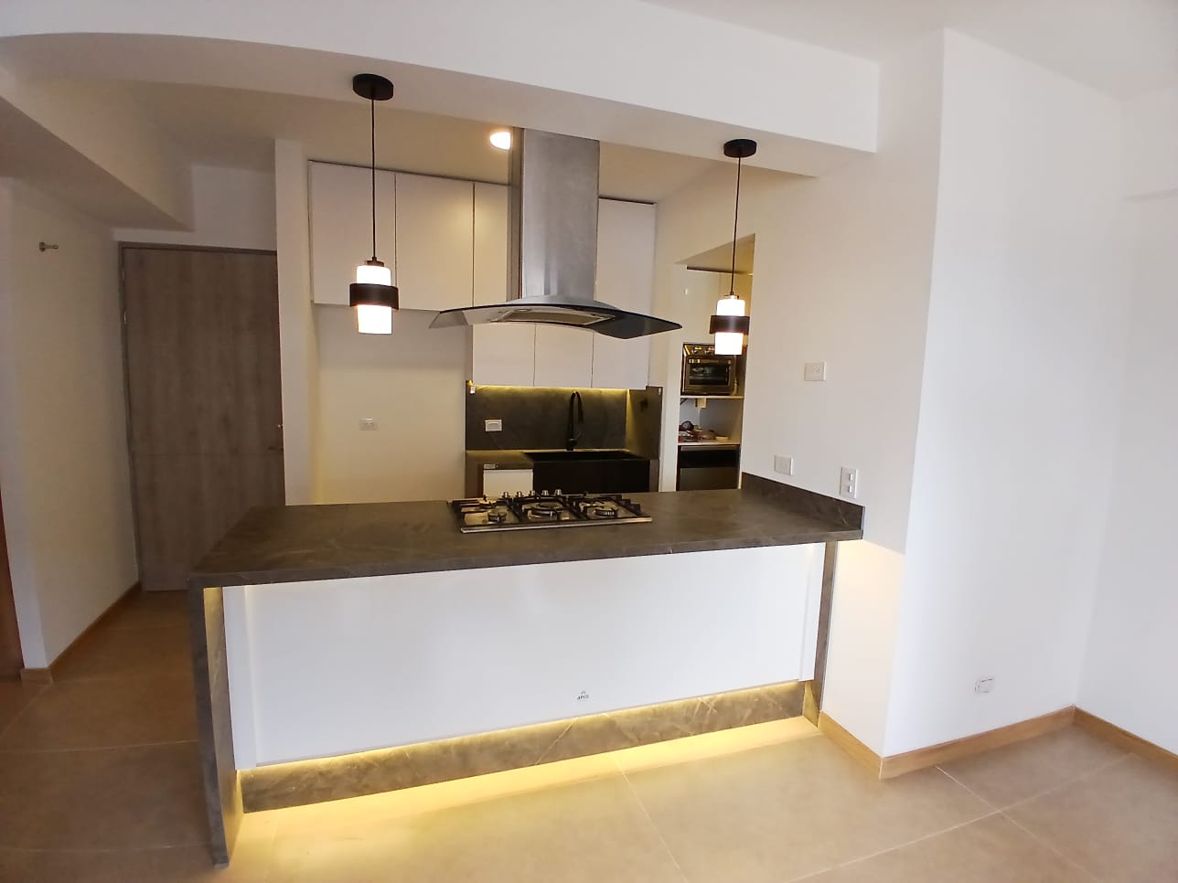 Apartamento en arriendo en El Poblado, Medellín · foto 3 de 10