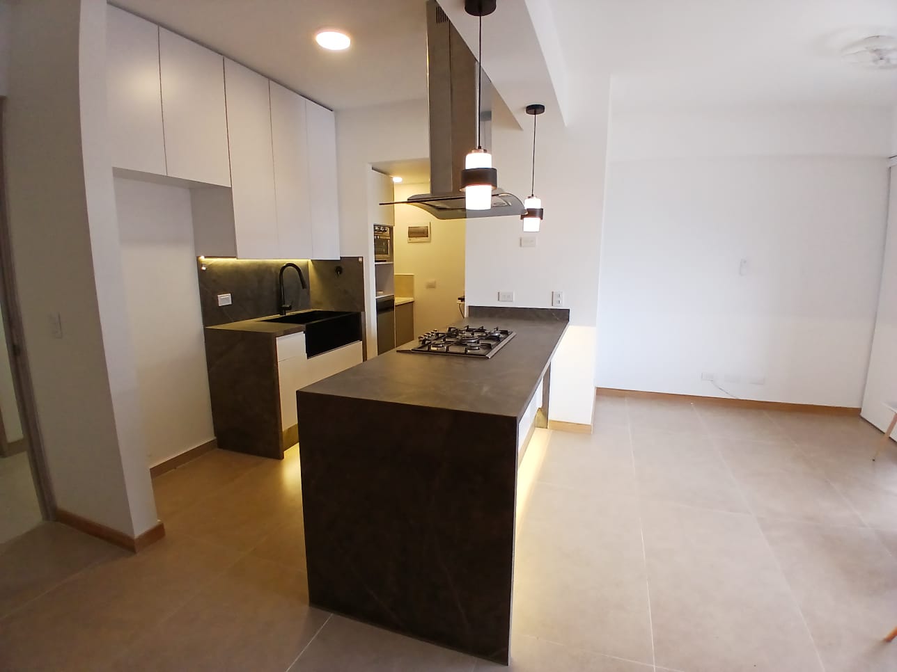 Apartamento en arriendo en El Poblado, Medellín · foto 4 de 10