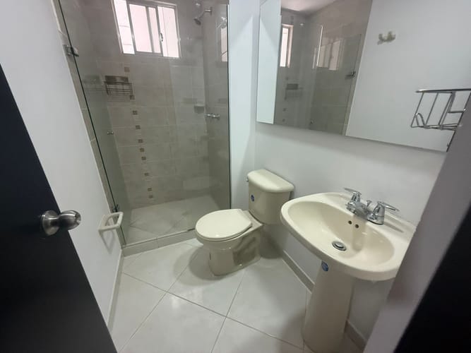 Apartamento de 3 alcobas en arriendo en Villa Carlota, Medellín, 85 m² · foto 4 de 12