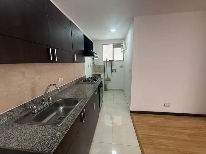 Apartamento de 3 alcobas en arriendo en Villa Carlota, Medellín, 85 m² · foto 9 de 12