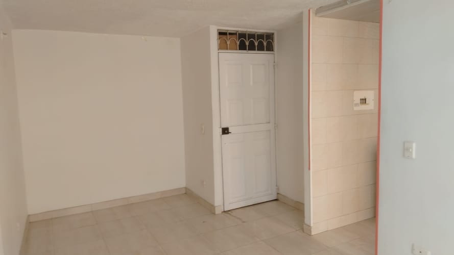 Apartamento de 3 alcobas en venta en Uaecd 007, Soacha, 42 m² · foto 2 de 12