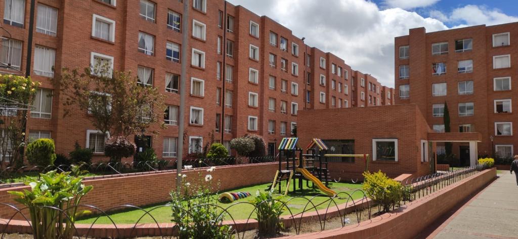 Apartamento en venta en Sabana De Tibabuyes, Bogotá · foto 2 de 21