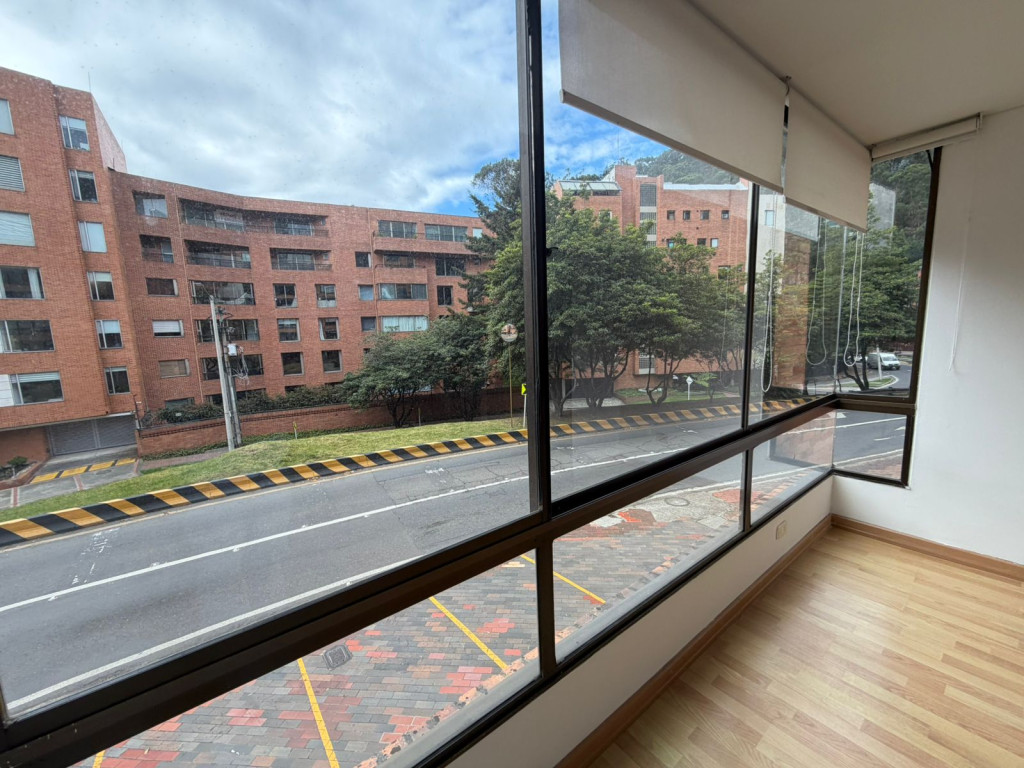 Apartamento en venta en Los Rosales, Bogotá · foto 3 de 15
