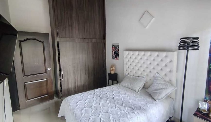 Casa de 11 alcobas en venta en La Castellana, Medellín, 630 m² · foto 8 de 15