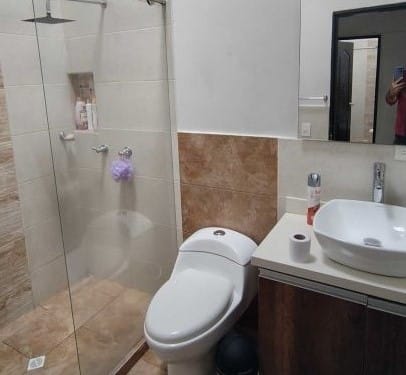 Casa de 11 alcobas en venta en La Castellana, Medellín, 630 m² · foto 12 de 15
