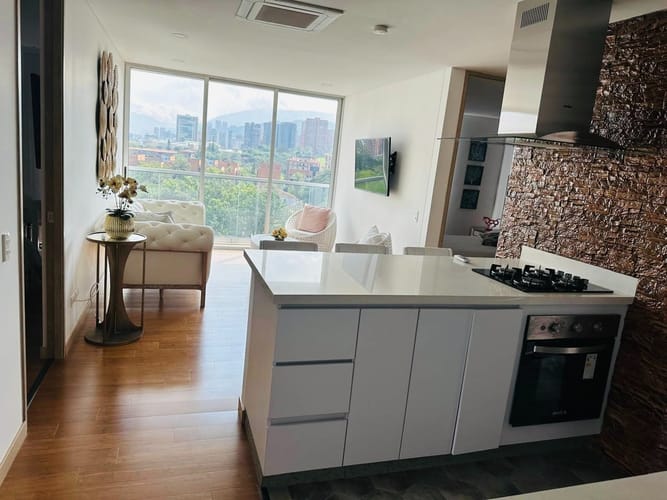 Apartamento de 2 alcobas en venta en El Poblado, Medellín, 70 m² · foto 2 de 12