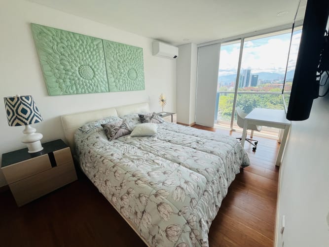 Apartamento de 2 alcobas en venta en El Poblado, Medellín, 70 m² · foto 11 de 12