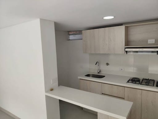Apartamento de 2 alcobas en arriendo en Loma Del Indio, Medellín, 65 m² · foto 2 de 24