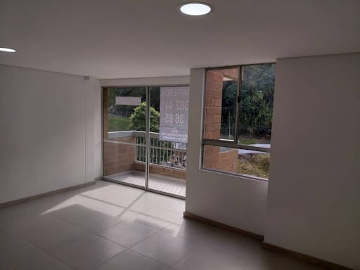 Apartamento de 2 alcobas en arriendo en Loma Del Indio, Medellín, 65 m² · foto 8 de 24