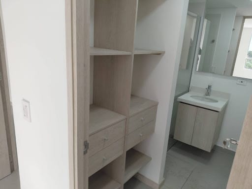 Apartamento de 2 alcobas en arriendo en Loma Del Indio, Medellín, 65 m² · foto 17 de 24