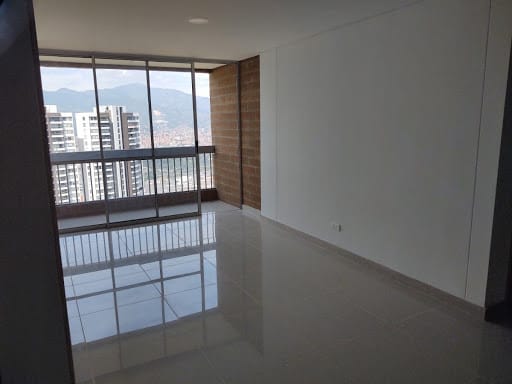 Apartamento de 3 alcobas en arriendo en Loma Del Indio, Medellín, 55 m² · foto 2 de 20