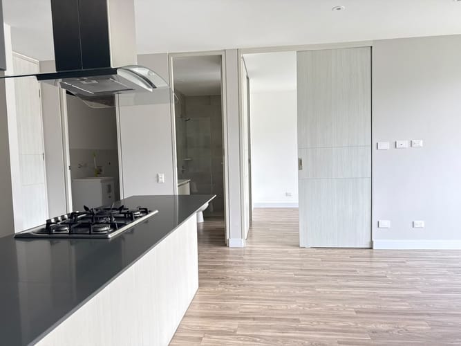 Apartamento de 2 alcobas en venta en El Poblado, Medellín, 85 m² · foto 4 de 17