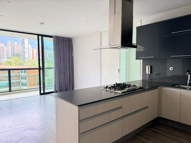Apartamento de 2 alcobas en venta en El Poblado, Medellín, 85 m² · foto 2 de 17
