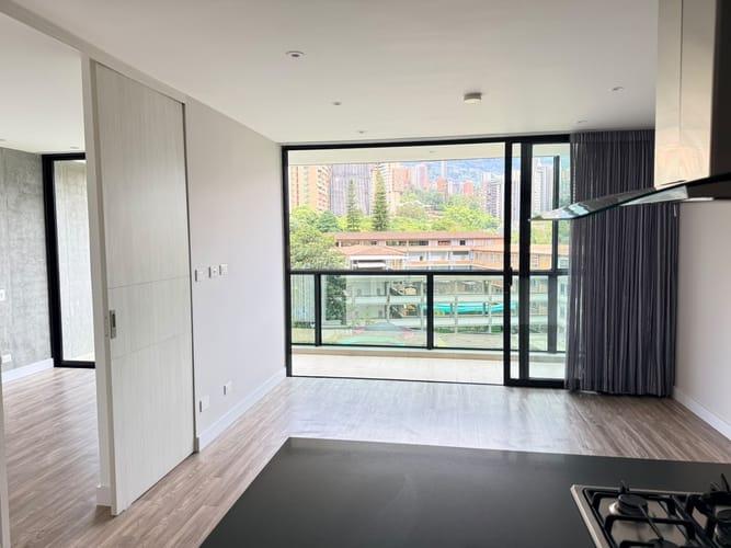 Apartamento de 2 alcobas en venta en El Poblado, Medellín, 85 m² · foto 3 de 17
