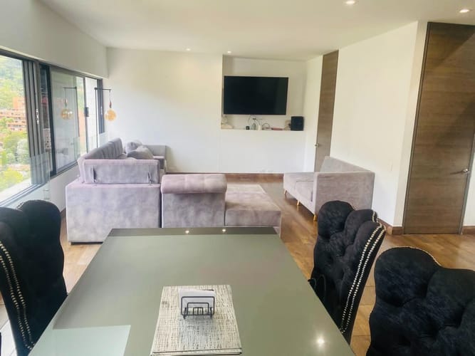 Apartamento de 2 alcobas en venta en El Poblado, Medellín, 191 m² · foto 5 de 10
