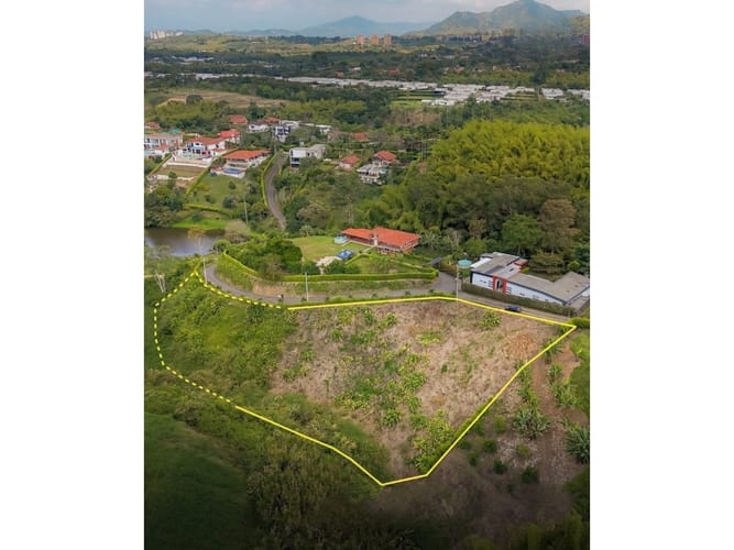 Lote en venta en Cerritos, Pereira, 2800 m² · foto 2 de 3
