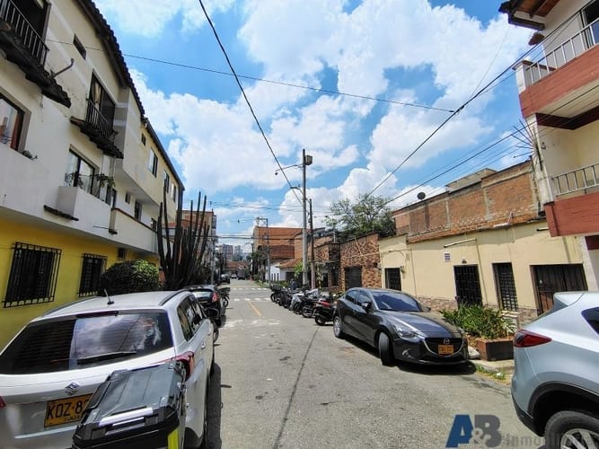 Casa de 4 alcobas en venta en Primavera, Envigado, 135 m² · foto 2 de 18