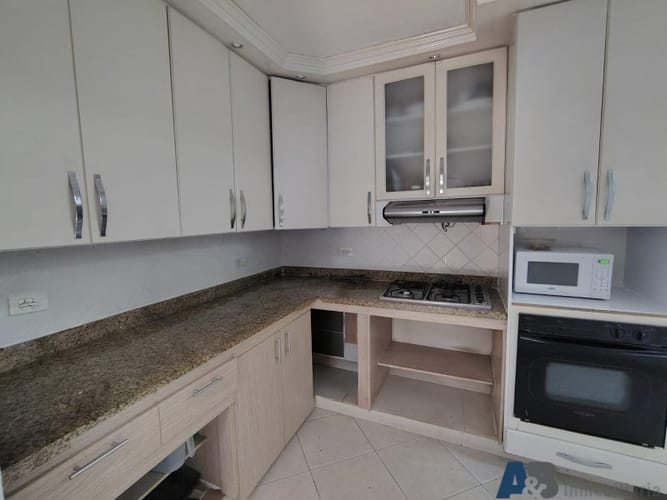 Casa de 4 alcobas en venta en Primavera, Envigado, 135 m² · foto 7 de 18