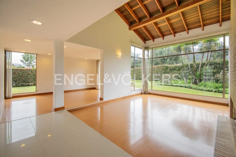 Casa en venta en Guaymaral, Bogotá · foto 2 de 18