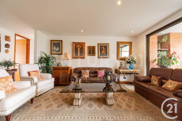 Apartamento de 3 alcobas en venta en Los Naranjos, Medellín, 210 m² · foto 4 de 20