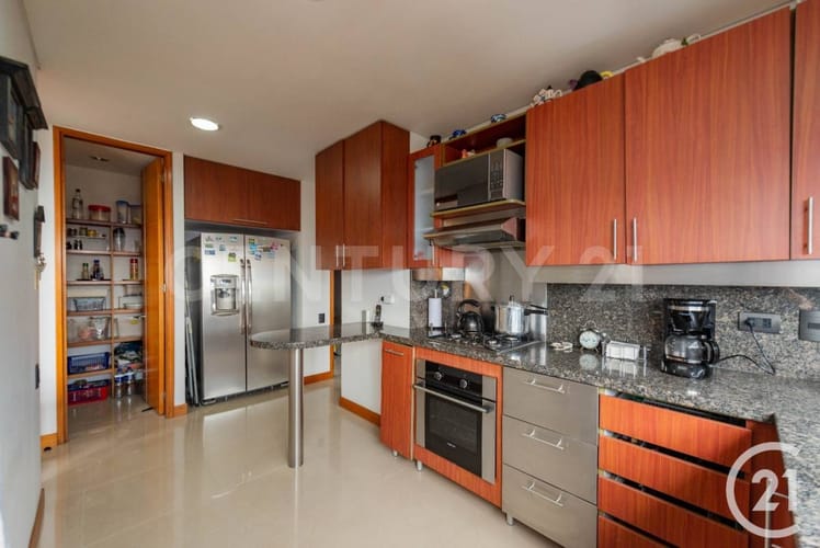 Apartamento de 3 alcobas en venta en Los Naranjos, Medellín, 210 m² · foto 7 de 20