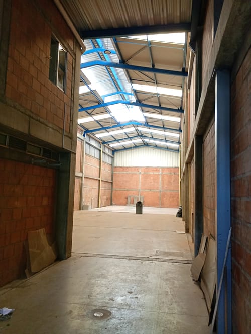Bodega en arriendo en San Nicolas, Cali, 380 m² · foto 2 de 9