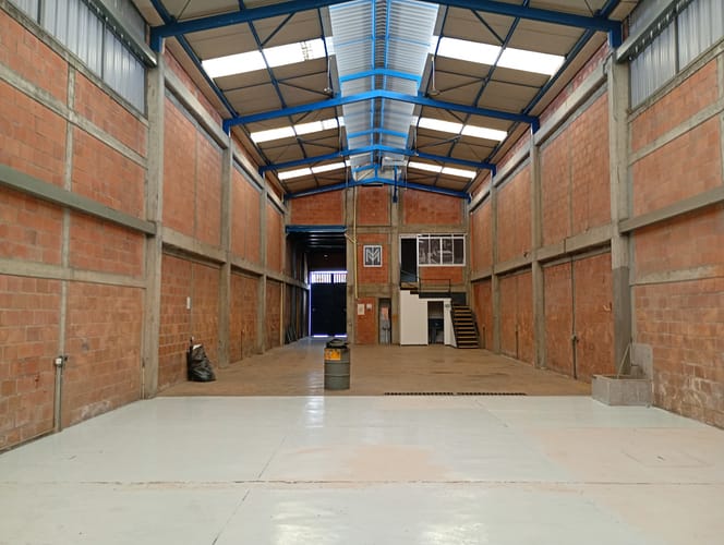 Bodega en arriendo en San Nicolas, Cali, 380 m² · foto 3 de 9