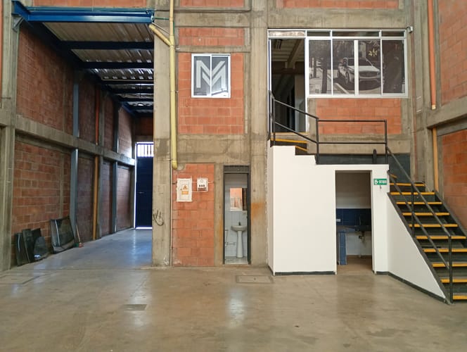 Bodega en arriendo en San Nicolas, Cali, 380 m² · foto 4 de 9