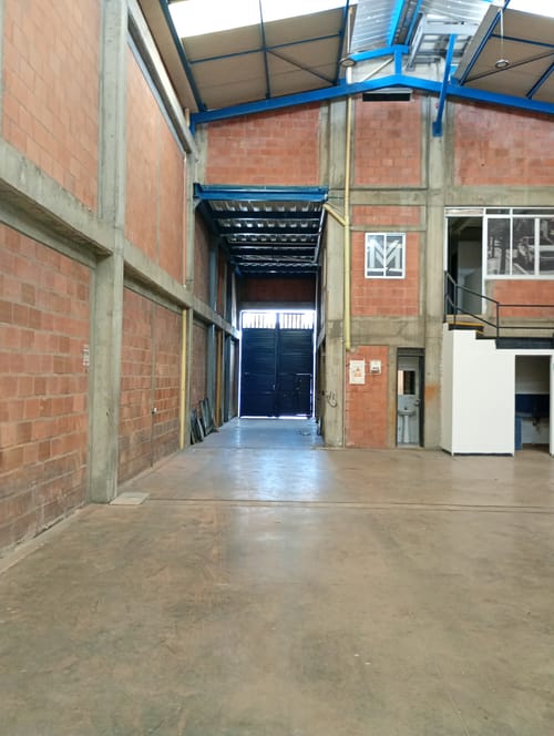 Bodega en arriendo en San Nicolas, Cali, 380 m² · foto 5 de 9