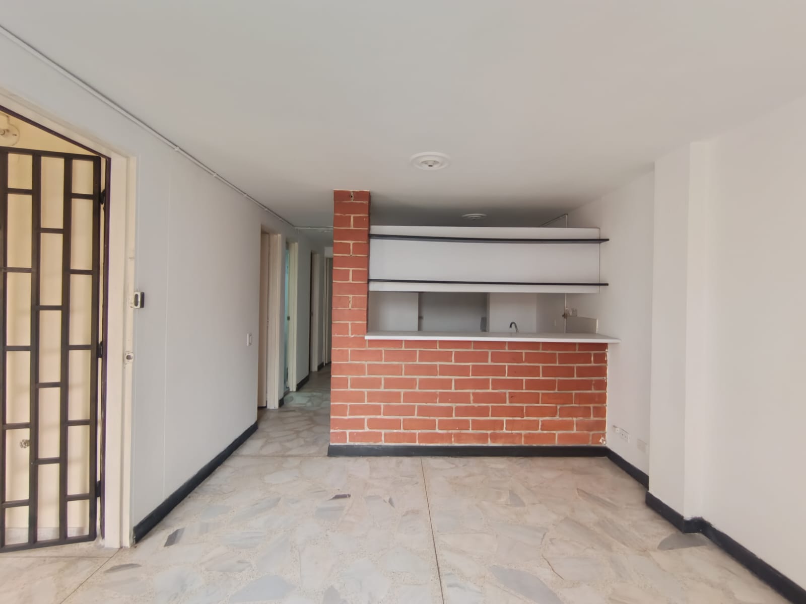 Apartamento en arriendo en Laureles, Medellín · foto 2 de 14