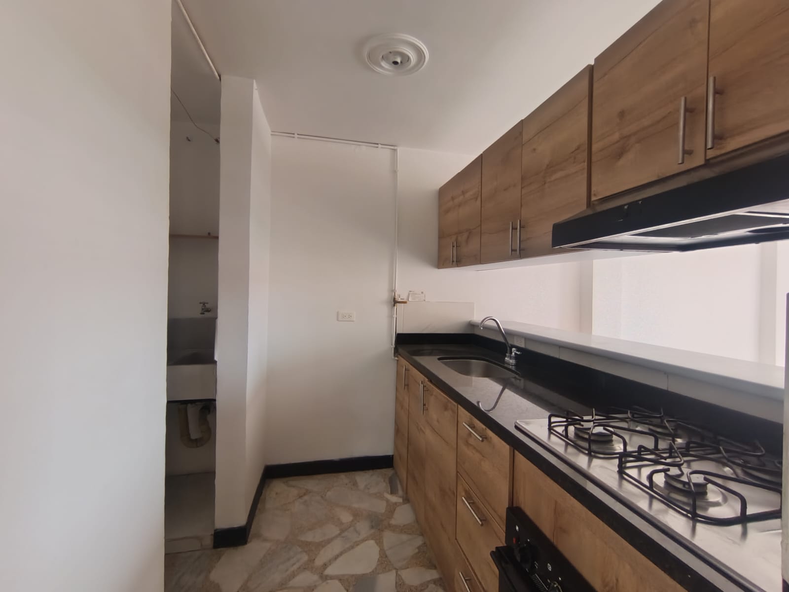 Apartamento en arriendo en Laureles, Medellín · foto 3 de 14