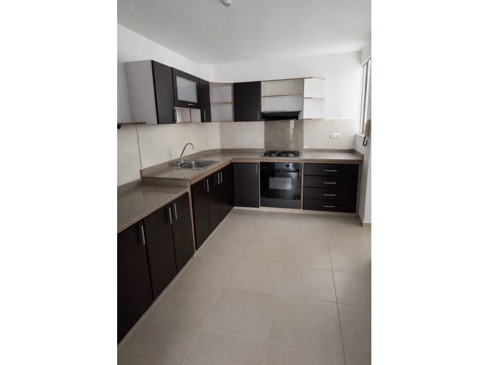 Apartamento en venta en La Hacienda, Cali · foto 2 de 24